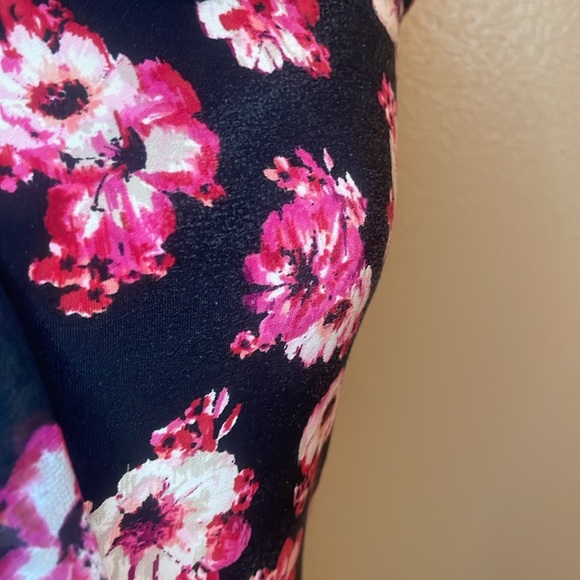 White House Black Market Blouse - Picture 4 of 10